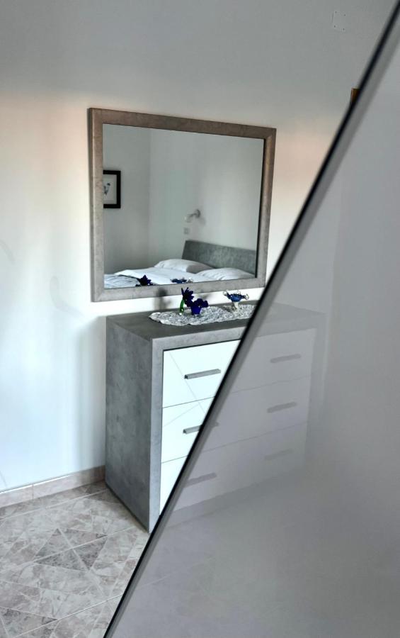 Infinity Experience Casa Vacanza Incantevole con Terrazzo Scala Esterno foto